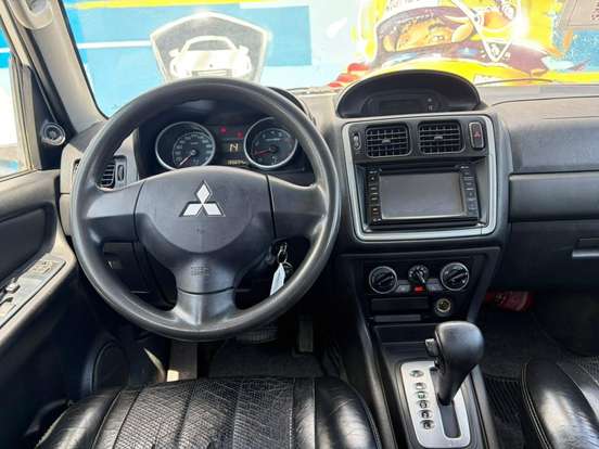 MITSUBISHI-PAJERO TR4-2013