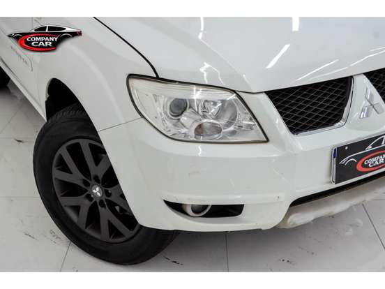 MITSUBISHI-PAJERO TR4-2.0 4X2 16V 140CV FLEX 4P AUTOMÁTICO MITSUBISHI-PAJERO TR4-2011