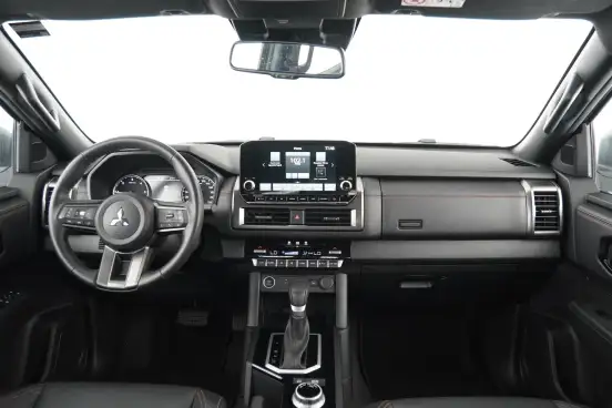 MITSUBISHI-TRITON-2025