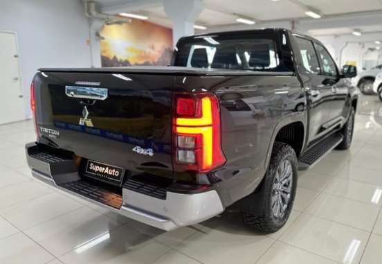 MITSUBISHI-TRITON-2025