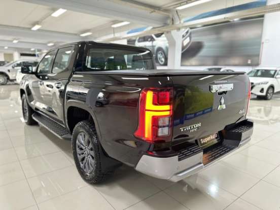MITSUBISHI-TRITON-2025