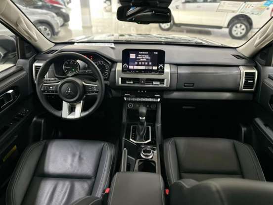 MITSUBISHI-TRITON-2025