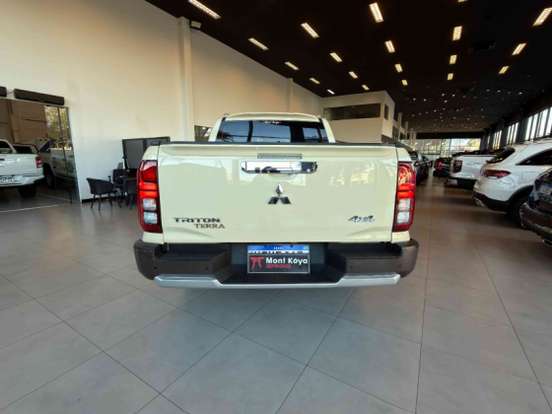 MITSUBISHI-TRITON-2026