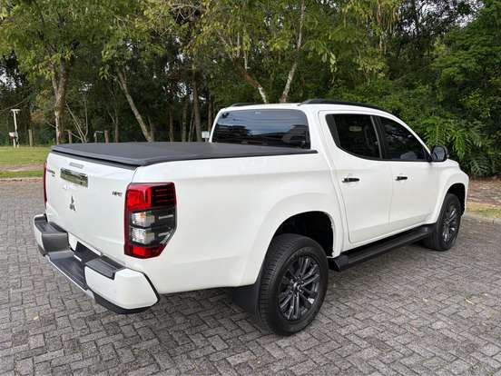 MITSUBISHI-L200 TRITON-2.4 16V TURBO DIESEL SPORT HPE CD 4P 4X4 AUTOMÁTICO MITSUBISHI-L200 TRITON-2025