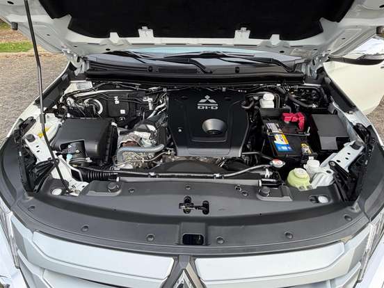 MITSUBISHI-L200 TRITON-2.4 16V TURBO DIESEL SPORT HPE CD 4P 4X4 AUTOMÁTICO MITSUBISHI-L200 TRITON-2025