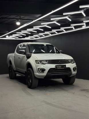 MITSUBISHI-L200 TRITON-3.2 HPE 4X4 CD 16V TURBO INTERCOOLER DIESEL 4P AUTOMÁTICO MITSUBISHI-L200 TRITON-2015