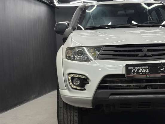 MITSUBISHI-L200 TRITON-3.2 HPE 4X4 CD 16V TURBO INTERCOOLER DIESEL 4P AUTOMÁTICO MITSUBISHI-L200 TRITON-2015