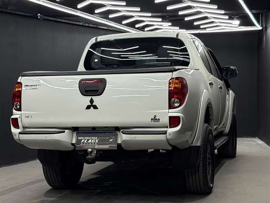 MITSUBISHI-L200 TRITON-3.2 HPE 4X4 CD 16V TURBO INTERCOOLER DIESEL 4P AUTOMÁTICO MITSUBISHI-L200 TRITON-2015