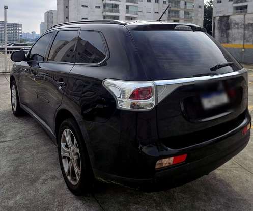 MITSUBISHI-OUTLANDER-2.0 16V GASOLINA 4P AUTOMÁTICO MITSUBISHI-OUTLANDER-2014