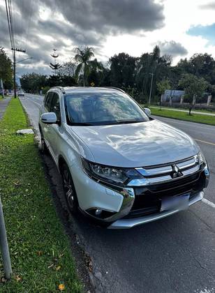 MITSUBISHI OUTLANDER 2.2 4X4 16V DIESEL 4P AUTOMÁTICO