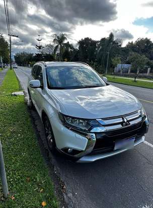 MITSUBISHI-OUTLANDER-2.2 4X4 16V DIESEL 4P AUTOMÁTICO MITSUBISHI-OUTLANDER-2015