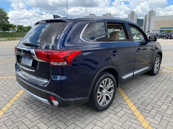 MITSUBISHI-OUTLANDER-2016