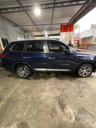MITSUBISHI OUTLANDER 3.0 GT 4X4 V6 24V GASOLINA 4P AUTOMÁTICO