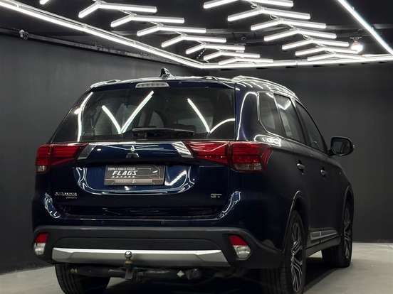 MITSUBISHI-OUTLANDER-3.0 GT 4X4 V6 24V GASOLINA 4P AUTOMÁTICO MITSUBISHI-OUTLANDER-2017