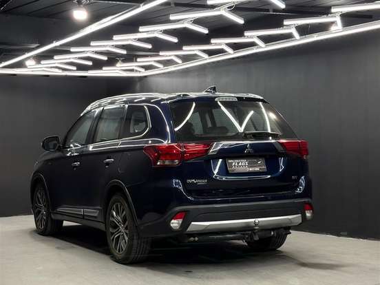 MITSUBISHI-OUTLANDER-3.0 GT 4X4 V6 24V GASOLINA 4P AUTOMÁTICO MITSUBISHI-OUTLANDER-2017