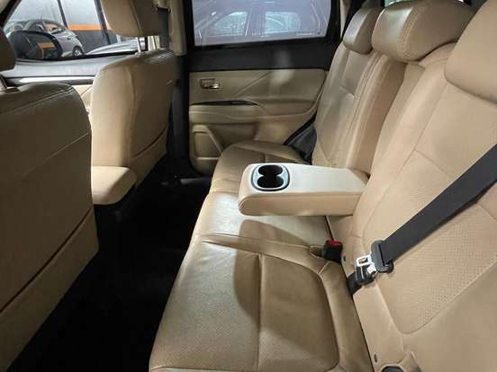 MITSUBISHI-OUTLANDER-3.0 GT 4X4 V6 24V GASOLINA 4P AUTOMÁTICO MITSUBISHI-OUTLANDER-2017