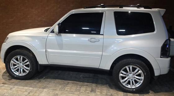 MITSUBISHI PAJERO FULL 3.2 HPE 4X4 16V TURBO INTERCOOLER DIESEL 2P AUTOMÁTICO