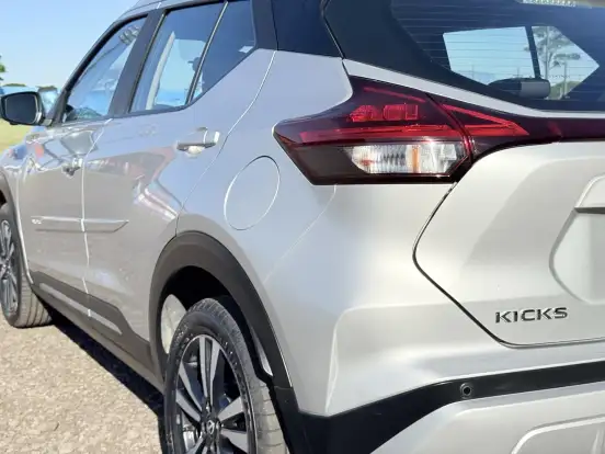 NISSAN-KICKS-2023