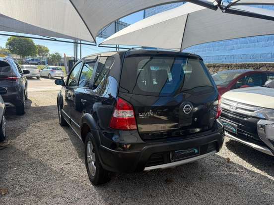 NISSAN-LIVINA-2010
