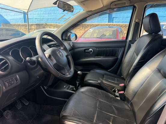 NISSAN-LIVINA-2010