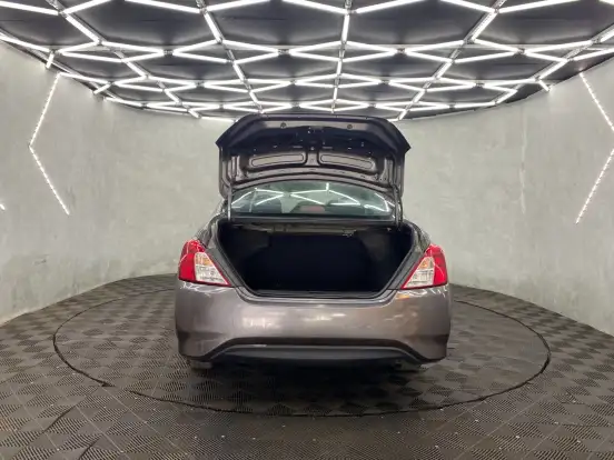 NISSAN-VERSA-2021