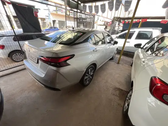 NISSAN-VERSA-2020