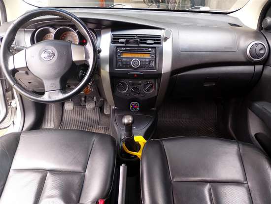 NISSAN-LIVINA-1.6 SL 16V FLEX 4P MANUAL NISSAN-LIVINA-2011