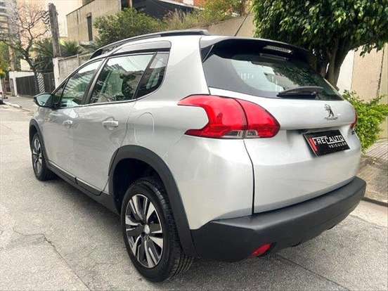 PEUGEOT-2008-2021