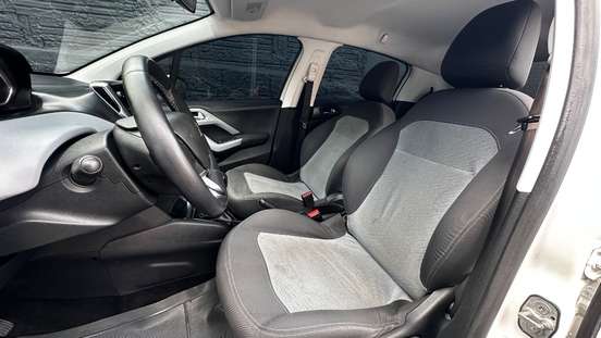 PEUGEOT-208-2014