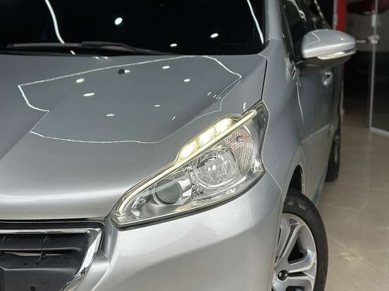 PEUGEOT-208-1.6 GRIFFE 16V FLEX 4P AUTOMÁTICO PEUGEOT-208-2016