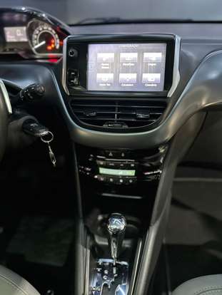 PEUGEOT-208-2016