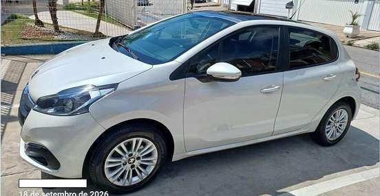 PEUGEOT-208-2018