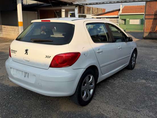 PEUGEOT-307-2.0 FELINE 16V FLEX 4P AUTOMÁTICO PEUGEOT-307-2011