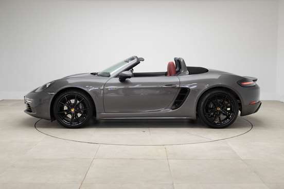 PORSCHE-718-2023