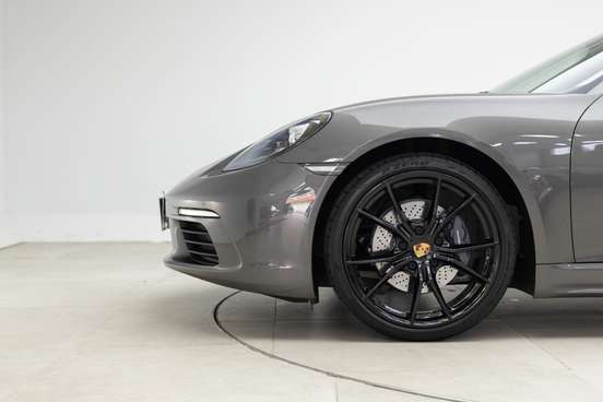 PORSCHE-718-2023