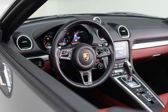 PORSCHE-718-2023