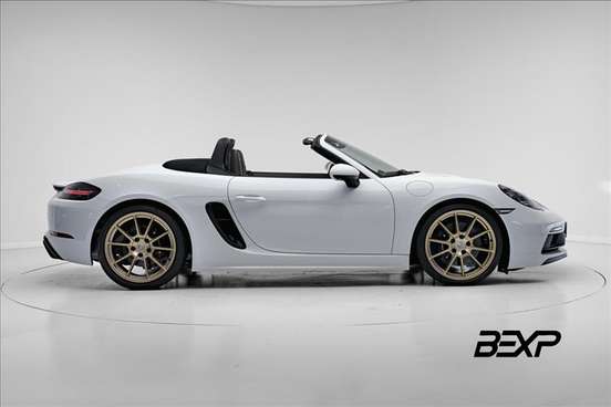 PORSCHE-718-2024