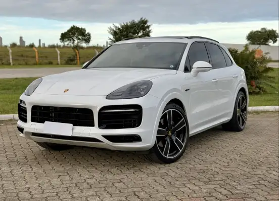 PORSCHE-CAYENNE-2022