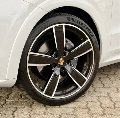 PORSCHE-CAYENNE-2022
