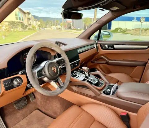 PORSCHE-CAYENNE-2022