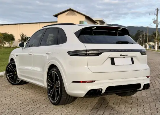 PORSCHE-CAYENNE-2022