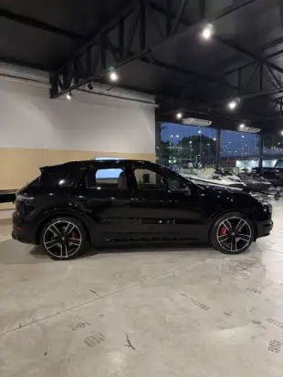 PORSCHE-CAYENNE-2023