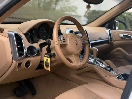 PORSCHE-CAYENNE-2012