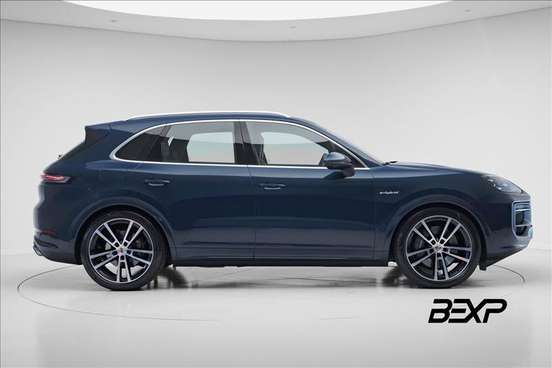 PORSCHE-CAYENNE-2025