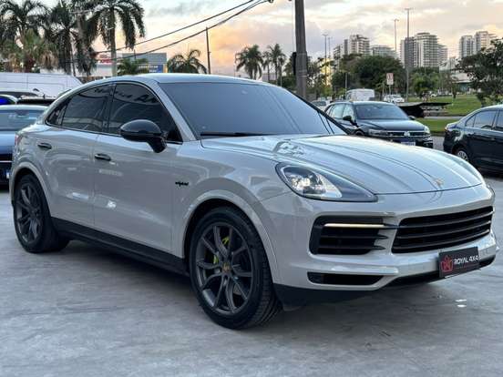 PORSCHE-CAYENNE-2021