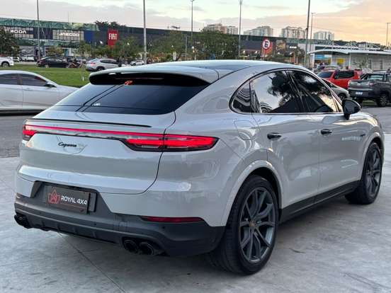 PORSCHE-CAYENNE-2021