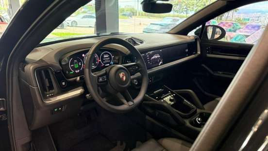 PORSCHE-CAYENNE-2025