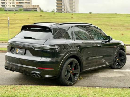 PORSCHE-CAYENNE-2022