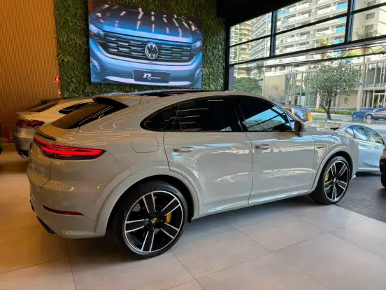 PORSCHE-CAYENNE-2023