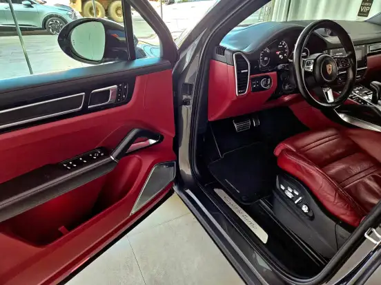 PORSCHE-CAYENNE-2018